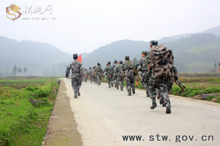 追尋紅軍足跡 傳承革命精神——松桃人民武裝部重走長征路