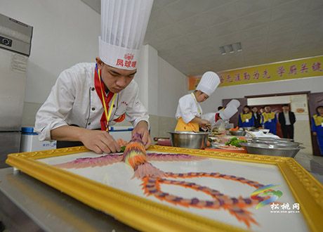 湘黔渝邊區(qū)學(xué)生烹飪技能大比拼
