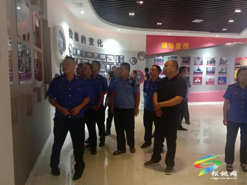 松桃城市管理局干部職工參觀禁毒教育基地