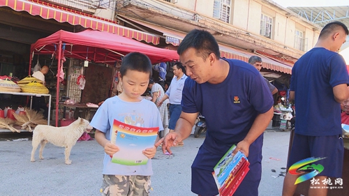 群眾趕集學(xué)防火 消防知識入民心