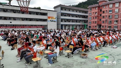 平頭鎮(zhèn)舉行第一屆春暉勵志助學(xué)金發(fā)放儀式