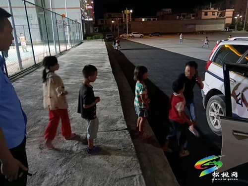 【百日行動】松桃：暖心！夜巡民警幫忙找回4名走失兒童