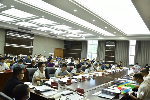吳廷友主持召開縣人民政府十七屆第8次常務(wù)會(huì)議