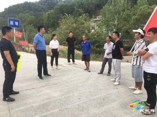松桃交通運(yùn)輸局到平頭鎮(zhèn)開(kāi)展森林防火幫扶工作