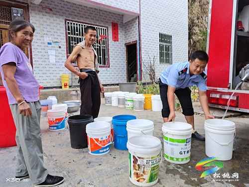 戴美林：干旱天氣里的那抹“消防橙”
