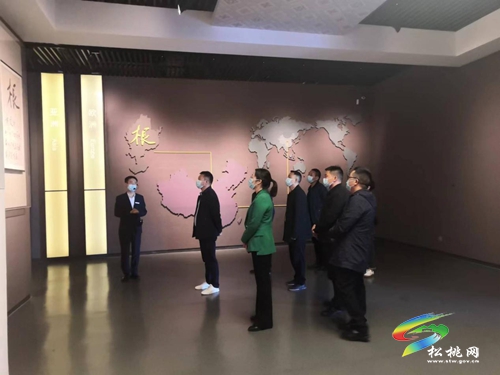 何彬率隊(duì)赴印江縣考察學(xué)習(xí)城市公共閱讀空間建設(shè)工作