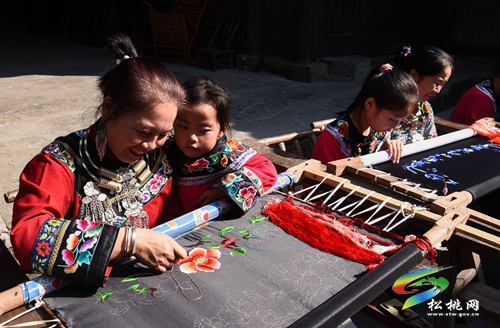 松桃：傳承苗繡技藝 弘揚(yáng)非遺文化