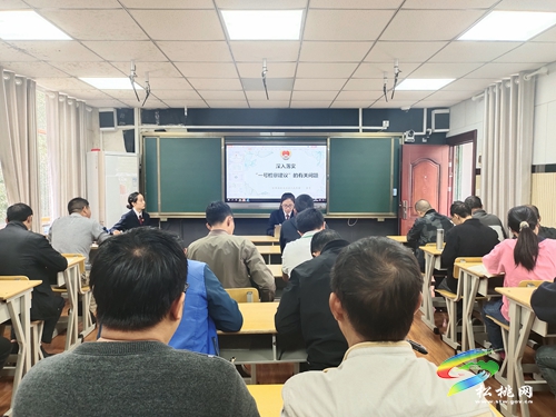 松桃檢察院到寨英鎮(zhèn)落滿完小開展“一號(hào)檢察建議”專題講座