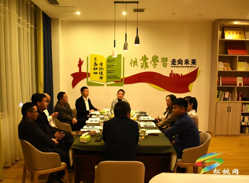 “堅定文化自信，引領(lǐng)網(wǎng)絡(luò)空間”松桃舉辦第二十五期vv沙龍活動
