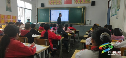 寨英鎮(zhèn)教育管理中心開展教學(xué)視導(dǎo)工作