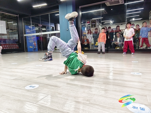 松桃霹靂舞集訓(xùn)隊(duì)選拔賽順利舉行