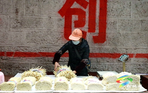 黔東農(nóng)貿(mào)市場(chǎng)恢復(fù)營(yíng)業(yè)  保障市民物資供應(yīng)