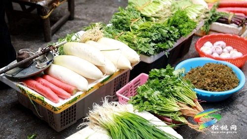 黔東農(nóng)貿(mào)市場(chǎng)恢復(fù)營(yíng)業(yè)  保障市民物資供應(yīng)