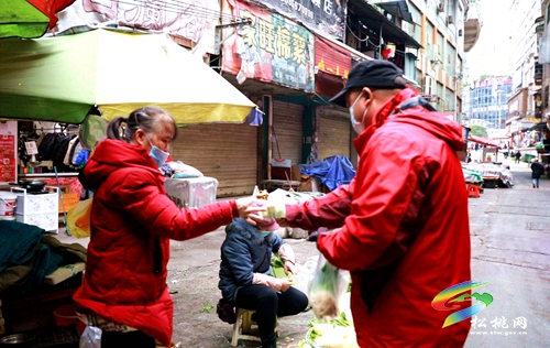 黔東農(nóng)貿(mào)市場(chǎng)恢復(fù)營(yíng)業(yè)  保障市民物資供應(yīng)