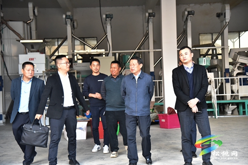 龍群躍到城區(qū)調研“文明在行動?滿意在松桃”工作