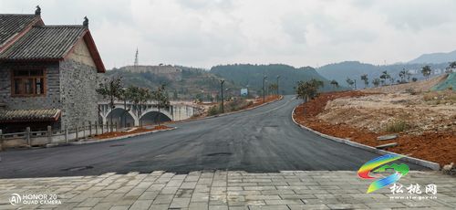 看！松桃九龍湖環(huán)湖旅游公路鋪油啦