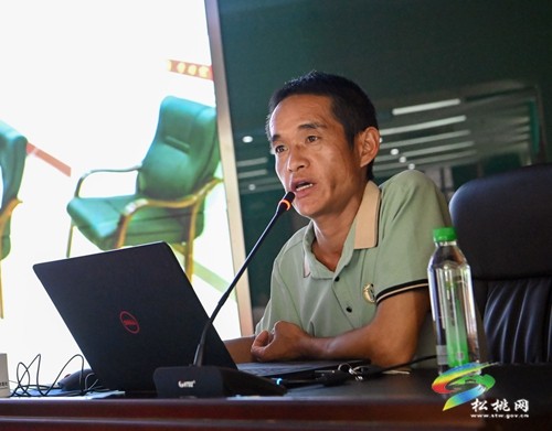 松桃農(nóng)信聯(lián)社聯(lián)合縣融媒體中心攝影舉行專題培訓(xùn)
