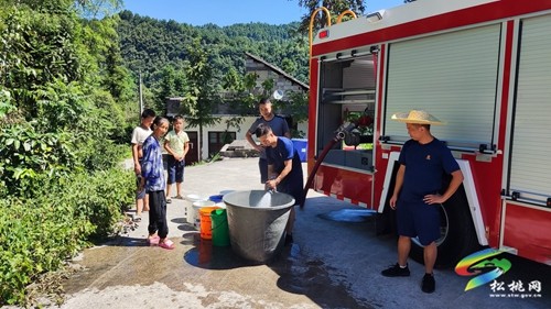 孟溪鎮(zhèn)：酷暑炎熱用水急，消防送水解民憂