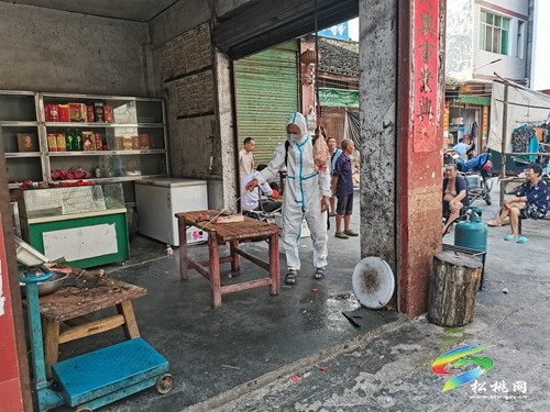 黃板鎮(zhèn)開展食品檢查、環(huán)境消殺等工作