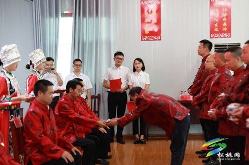 “醫(yī)”心向黨 踔厲奮進(jìn)——2022年松桃苗族自治縣民族中醫(yī)院慶祝第五個(gè)“中國(guó)醫(yī)師節(jié)”活動(dòng)側(cè)記