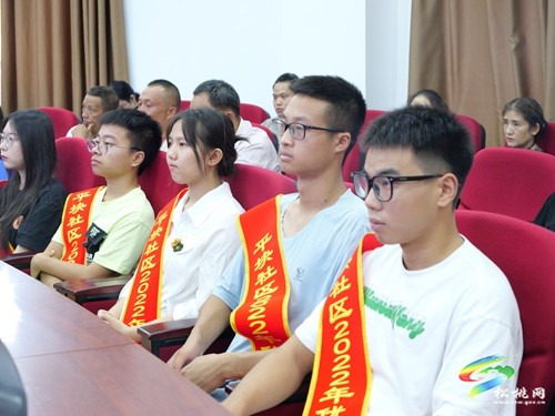 蓼皋街道平塊社區(qū)舉行春暉社成立暨春暉勵志助學(xué)金發(fā)放活動