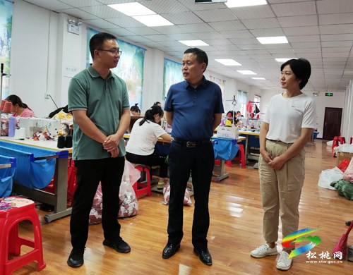 龍群躍到正大石梁調(diào)研指導(dǎo)工作
