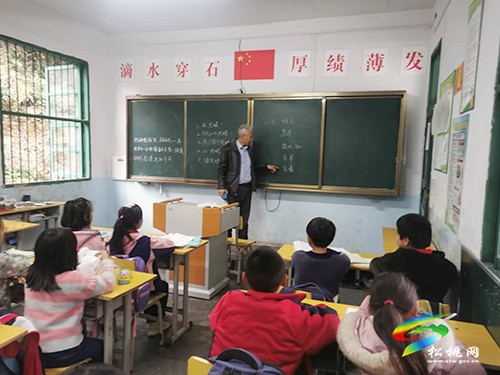龍伙發(fā)：抗癌11年！52歲鄉(xiāng)村教師堅守三尺講臺