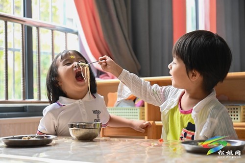 松桃實(shí)驗(yàn)幼兒園:開(kāi)學(xué)真暖心