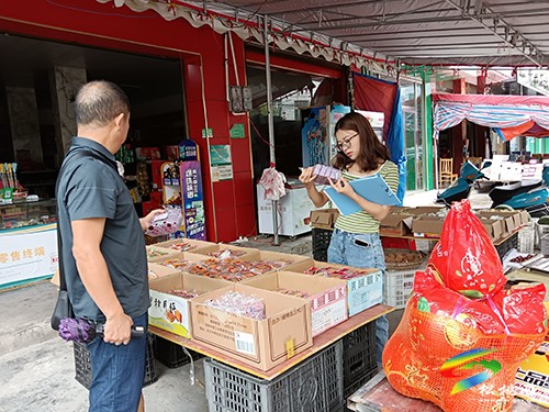 迓駕鎮(zhèn)食品藥品監(jiān)督管理站開展中秋節(jié)前食品安全專項(xiàng)檢查