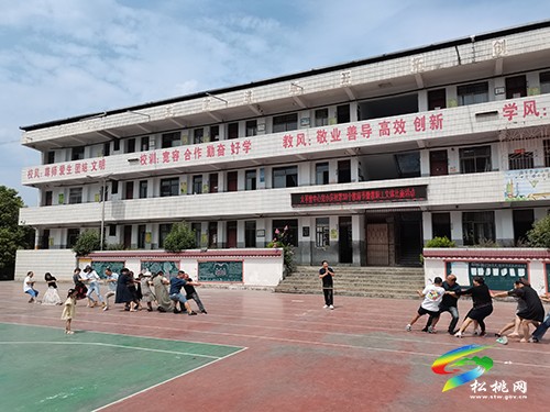 太平營(yíng)街道中心完小舉行教師節(jié)暨中秋節(jié)“雙節(jié)”同慶活動(dòng)