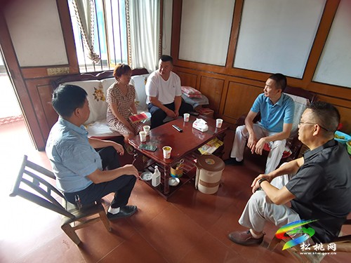龍健清開展教師節(jié)走訪慰問活動