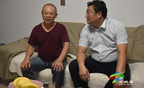 吳廷友開展教師節(jié)走訪慰問活動