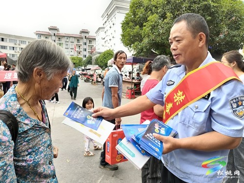 迓駕鎮(zhèn)開展禁毒宣傳進(jìn)街道