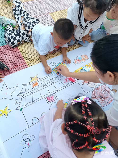 寨英鎮(zhèn)上寨幼兒園開展“迎國慶百米繪畫”活動