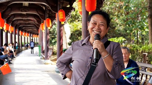 松桃：國(guó)慶處處洋溢“中國(guó)紅”