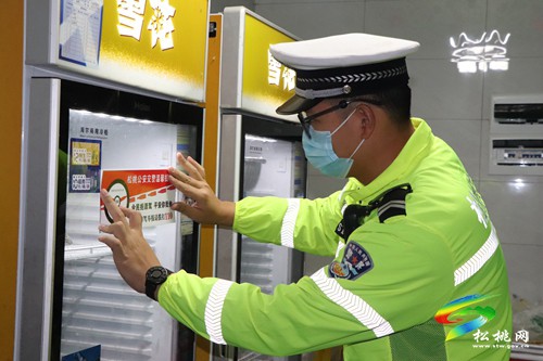 松桃公安局交警大隊開展交通安全宣傳活動