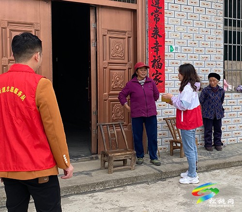 縣委統(tǒng)戰(zhàn)部到沙柳社區(qū)開展志愿服務活動