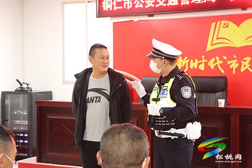 市公安交通管理局聯(lián)合松桃公安交警開展“美麗鄉(xiāng)村行”主題宣傳活動