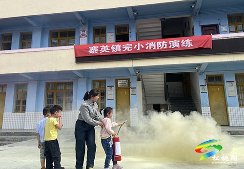 寨英鎮(zhèn)教育系統(tǒng)開展“119”全國(guó)消防日系列安全知識(shí)教育活動(dòng)