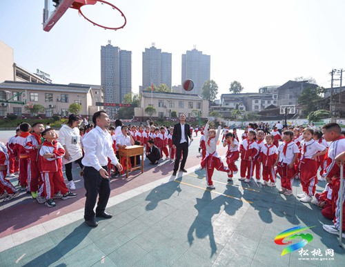 松桃第一完小舉行2022年冬季文化體育藝術(shù)節(jié)