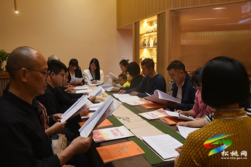 松桃舉辦書(shū)香茶樓《論語(yǔ)》成人誦讀開(kāi)班儀式