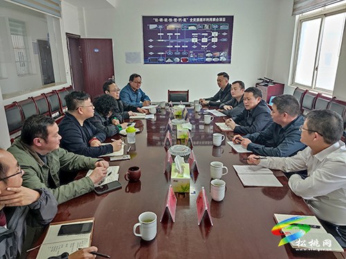 龍群躍率隊(duì)到云南勝威化工公司開(kāi)展招商引資考察