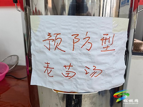 松桃開展免費(fèi)送中藥湯劑進(jìn)社區(qū)活動