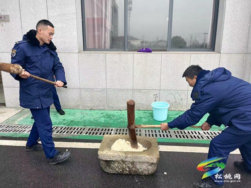松桃消防組織開展傳統(tǒng)文化風(fēng)俗打糍粑活動(dòng)