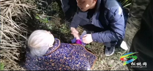 耄耋老人走失 民警暖心救助
