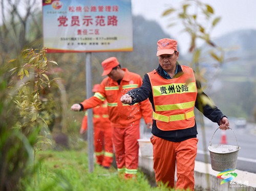 松桃：建好公路促振興