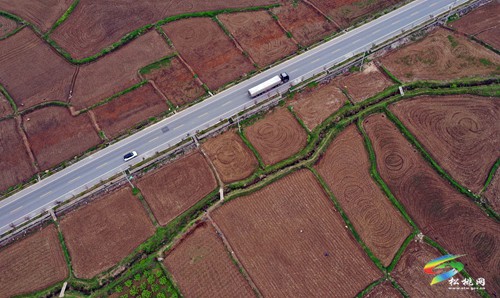 松桃：建好公路促振興