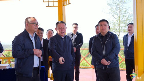 龍群躍帶隊調(diào)研村級集體經(jīng)濟發(fā)展及“組團式”幫扶工作
