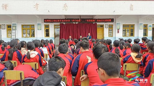 “孝行松桃”專題講座推動(dòng)經(jīng)典教育校園化