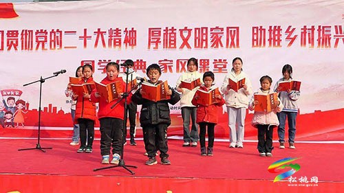 【新春走基層】“志愿服務(wù)送關(guān)愛(ài) 文明實(shí)踐樹(shù)新風(fēng)”——松桃開(kāi)展系列新時(shí)代文明實(shí)踐志愿服務(wù)活動(dòng)